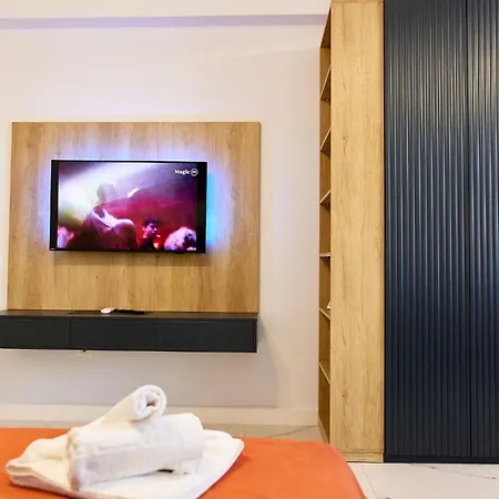 Aparthotel By R S *