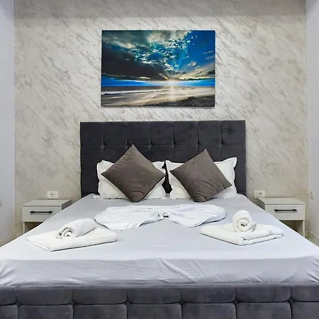 Aparthotel By R S 3*