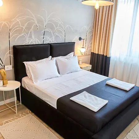 Aparthotel By R S *